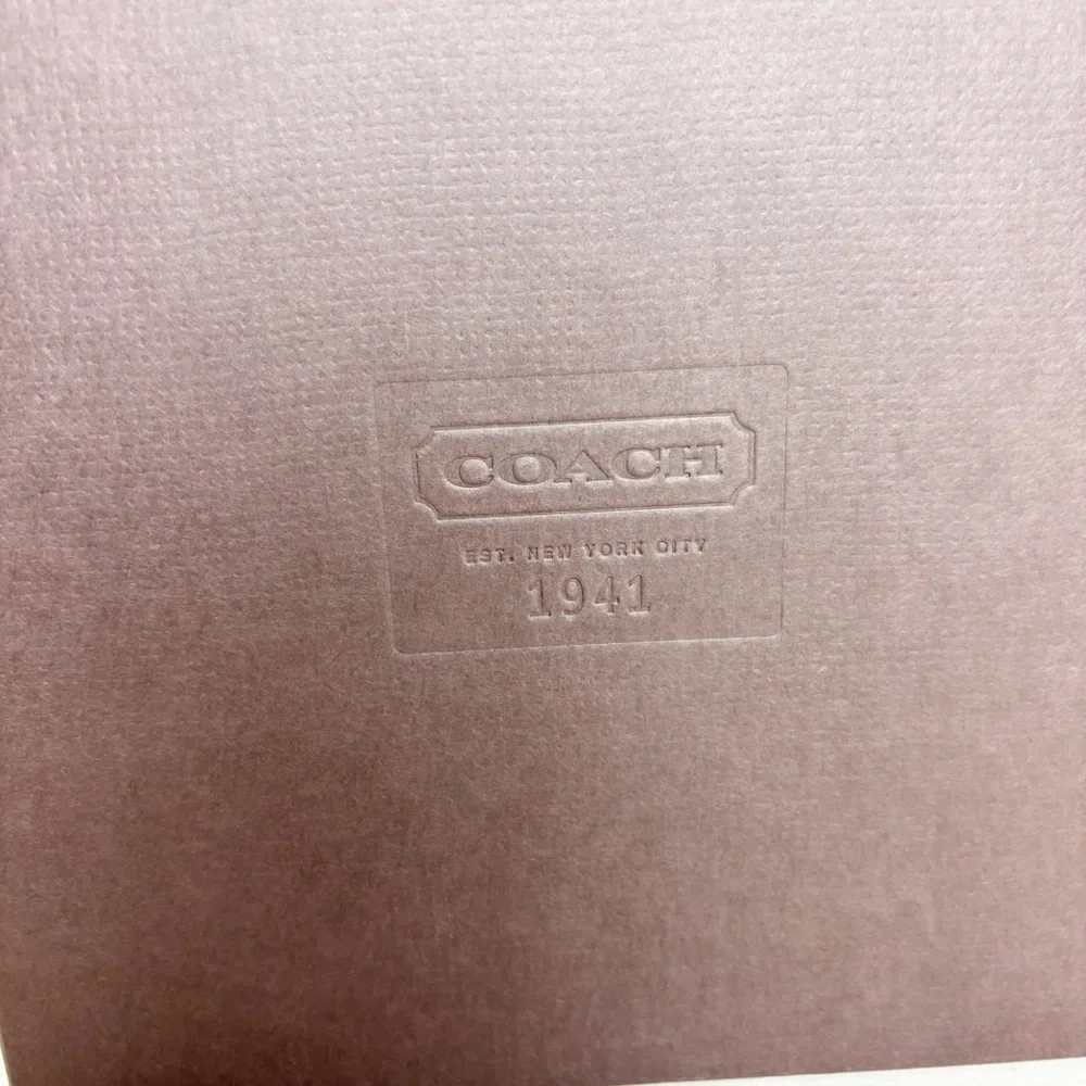 Coach Box - Picture 3 of 9